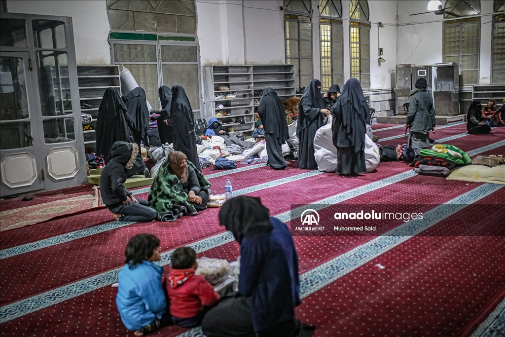 Mangsa gempa bermalam di masjid dan khemah