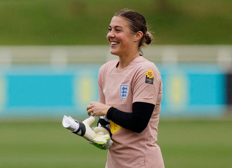 Penjaga gol Earps menang Pemain Tahunan Wanita England