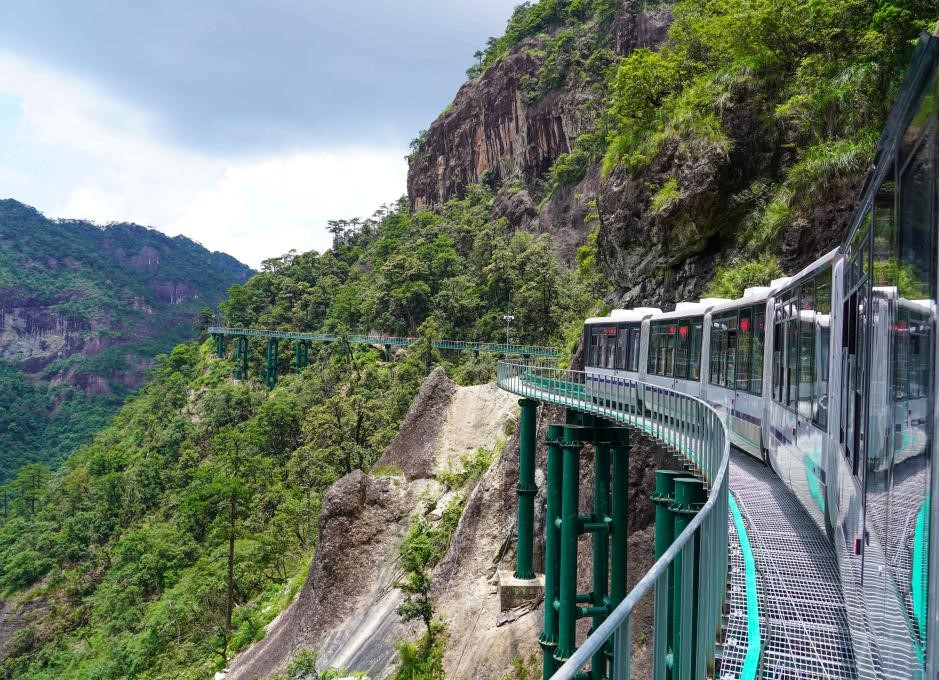 “Cliff shuttle trains” to provide unparalleled travel experience in east China